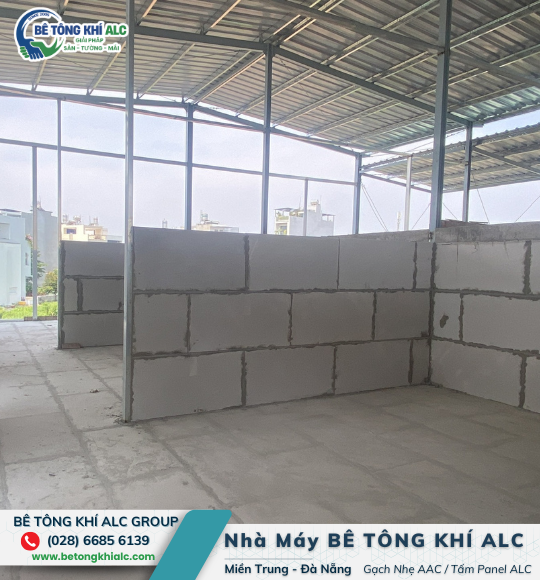 Kho xưởng chứa tấm bê tông nhẹ xếp gọn, sẵn giao hàng